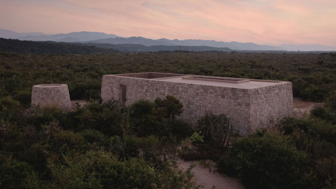 Exterior view of Meridiano