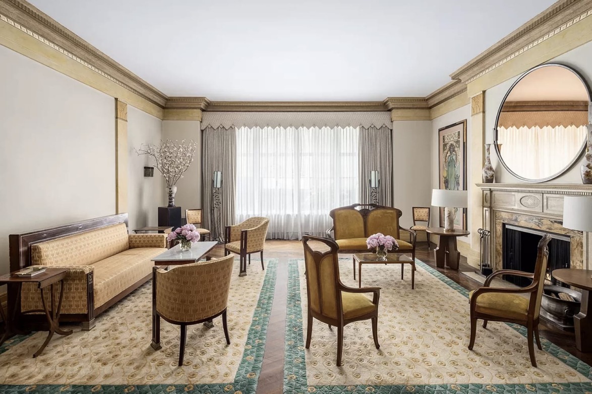 The living room of Barbra Streisand's former townhouse