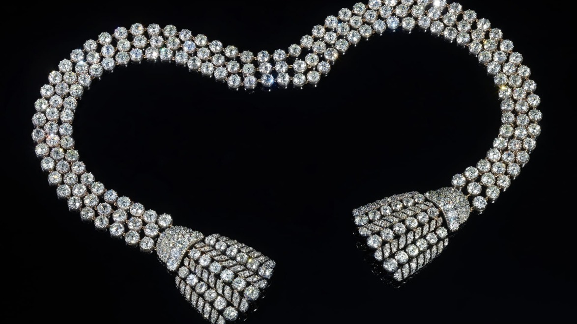A necklace with links to Marie Antoinette could fetch up to $2.8 million.