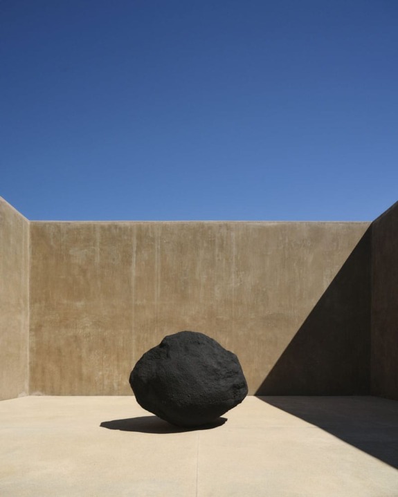 Installation view of Kimsooja at Meridiano, Puerto Escondido, 2023.