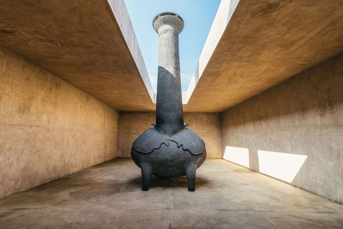 Installation view of Gabriel Chaile, "No se me quita lo naco" at Meridiano, Puerto Escondido, Mexico, 2023.