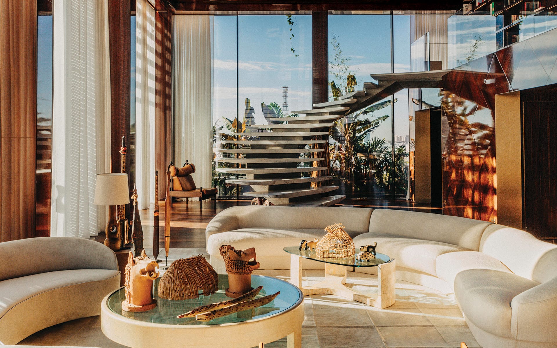Designed by Philippe Starck and Jean Nouvel, the Rosewood São Paulo’s Mata Atlântica Tower boasts a stunning penthouse suite with art and collectible design by Brazilian talents.