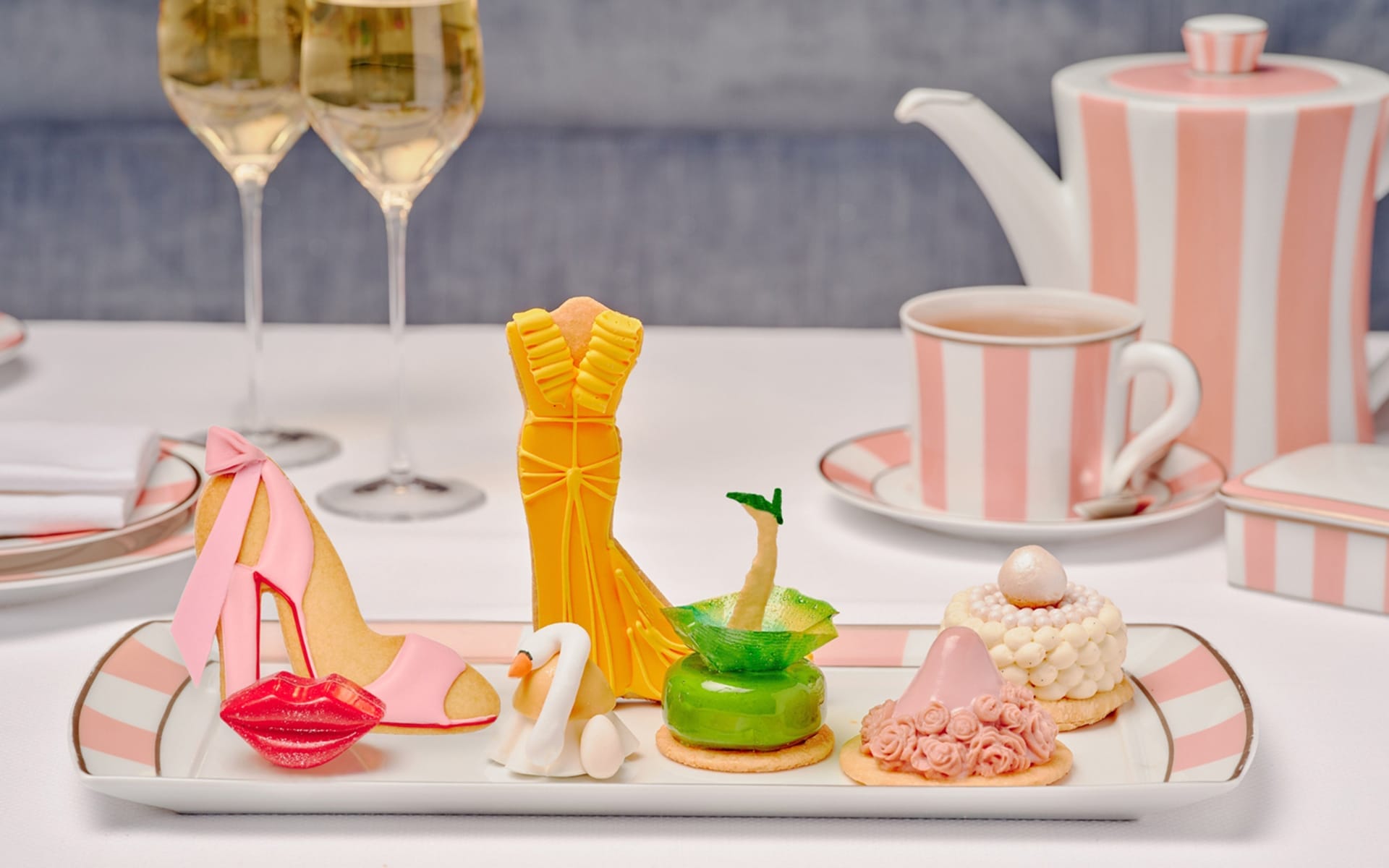 Desserts at Prêt-à-Portea at The Maybourne Beverly Hills pay homage to celebrity fashion.