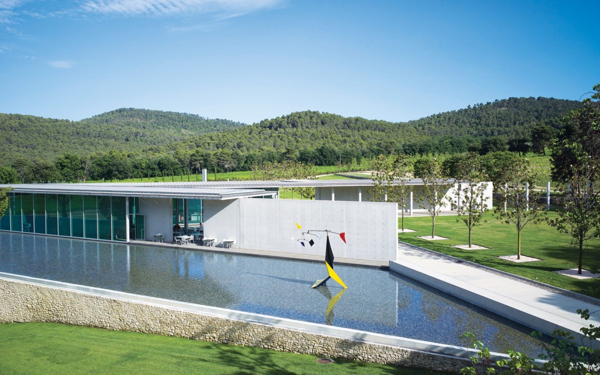 Alexander Calder's Small Crinkly (1976) is installed in a reflecting pool.