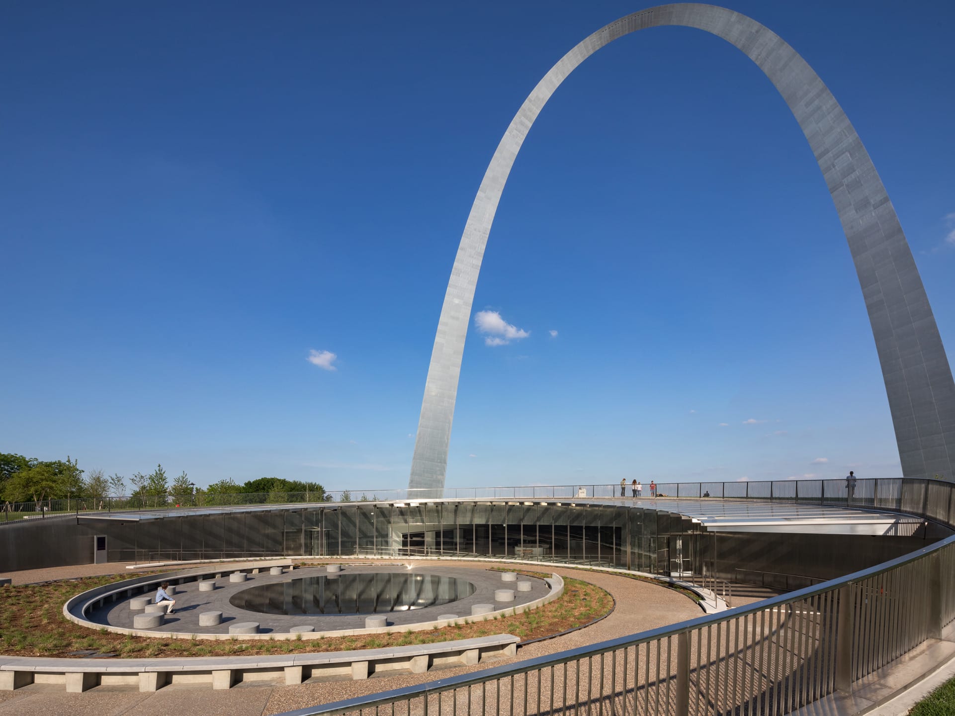 St. Louis Gateway Arch with clear blue sky above and circular walkway in the foreground.