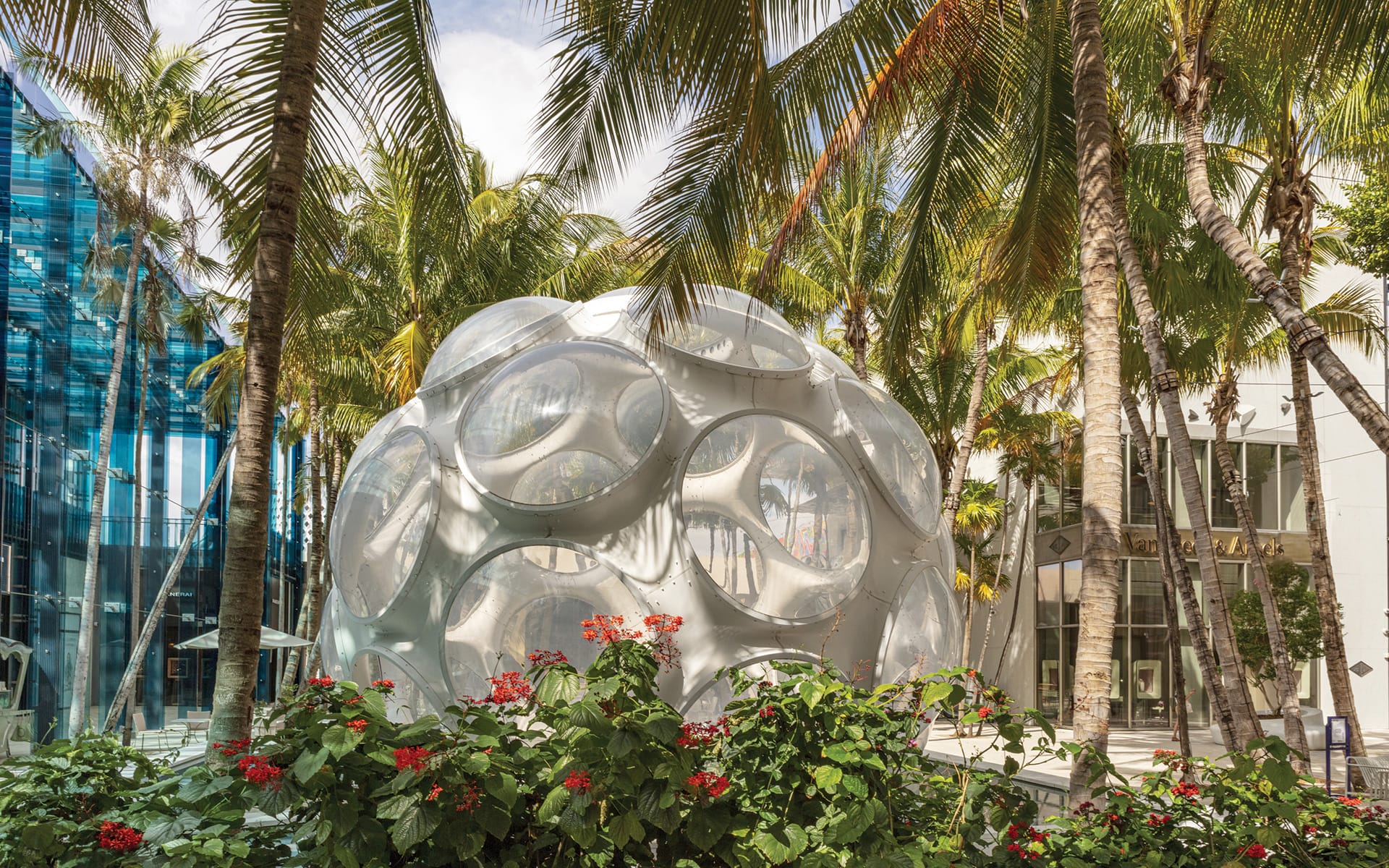 Buckminster Fuller: Fly's Eye Dome.