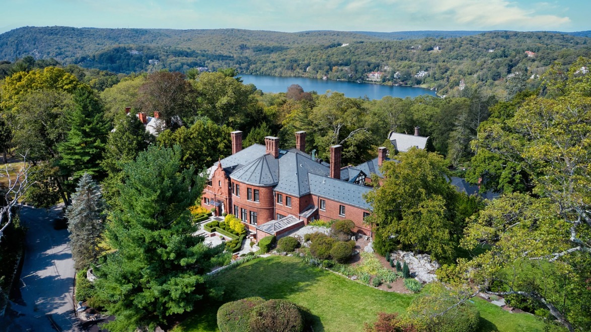 Dorothy Draper’s childhood home in Tuxedo Park is on the market.