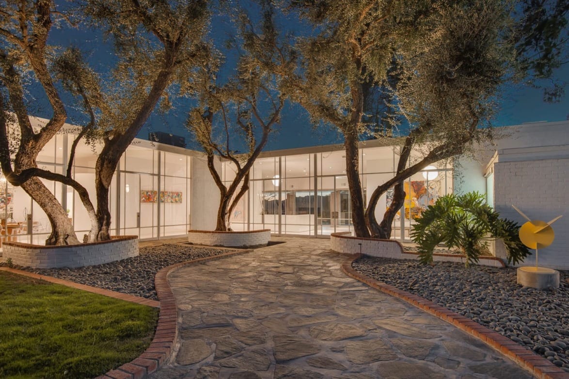 Frank Sinatra Once Lived in This $8 Million Midcentury Modern L.A. Home -  Galerie Magazine, image size:1174x781