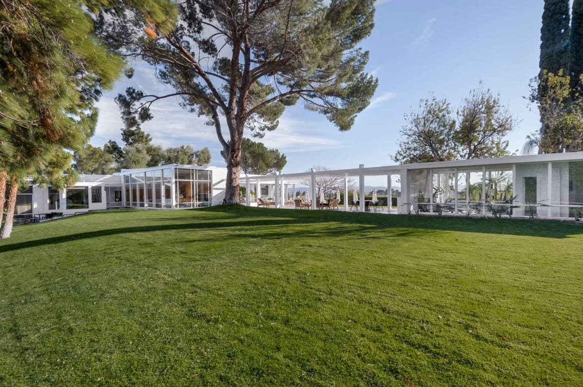 Frank Sinatra Once Lived in This $8 Million Midcentury Modern L.A. Home -  Galerie Magazine, image size:1174x781