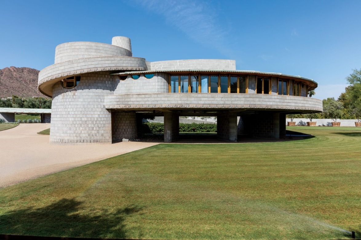 The David and Gladys Wright House was positioned with views of Camelback Mountain in the distance. A tower kitchen to the left leads to a secondary ramp connecting