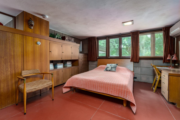 The Eppstein House has its original Honduran mahogany and concrete flooring.