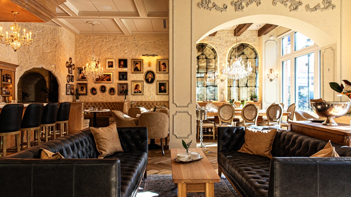 La Cave dining room.