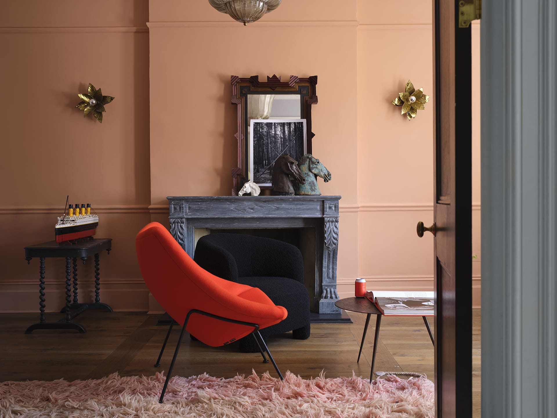 Walls and woodwork painted in Farrow & Ball's Naperon No.315.