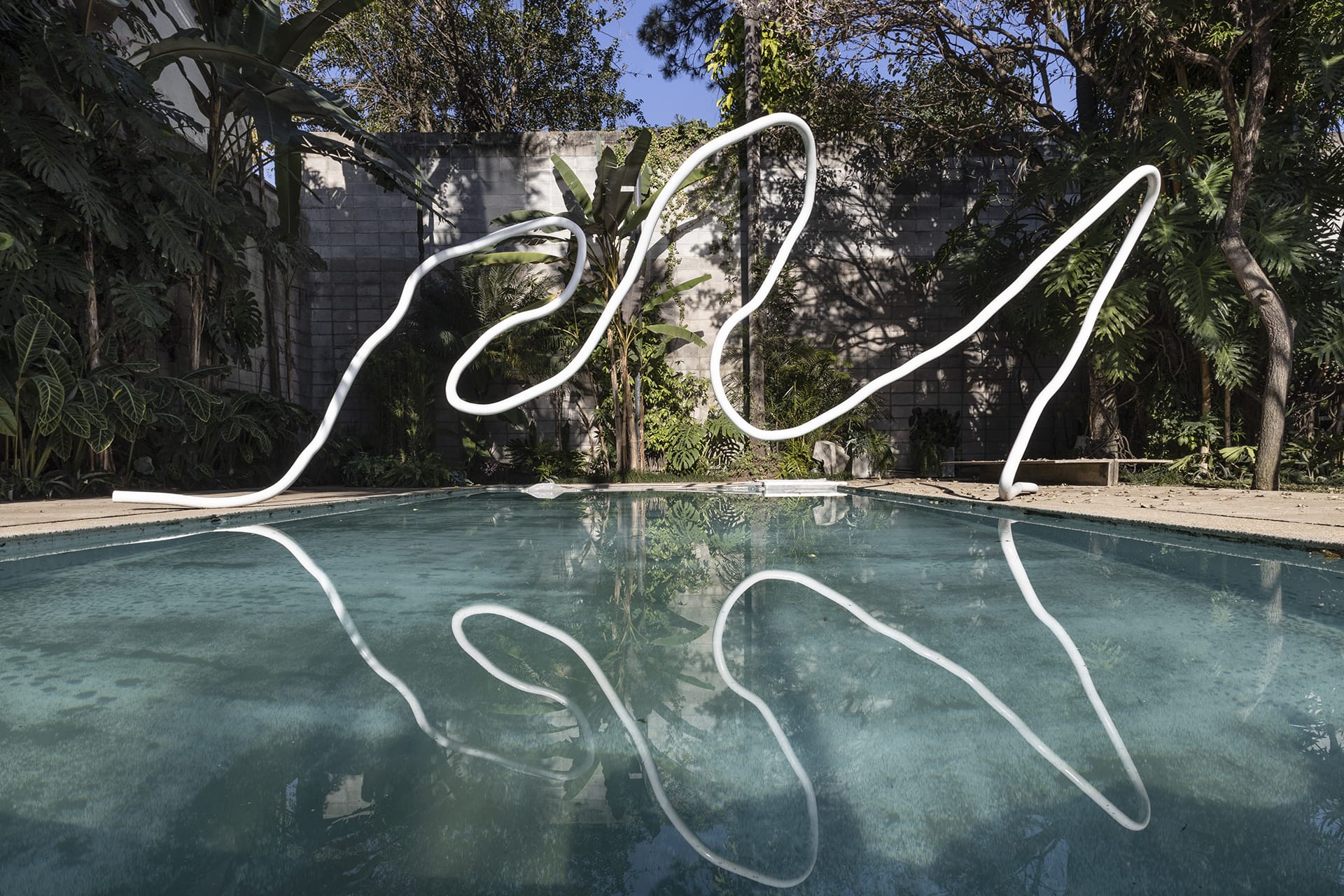 Sculpture by Tomie Ohtake installed at the artist's home during the Aberto/03 design fair in São Paulo, Brazil.