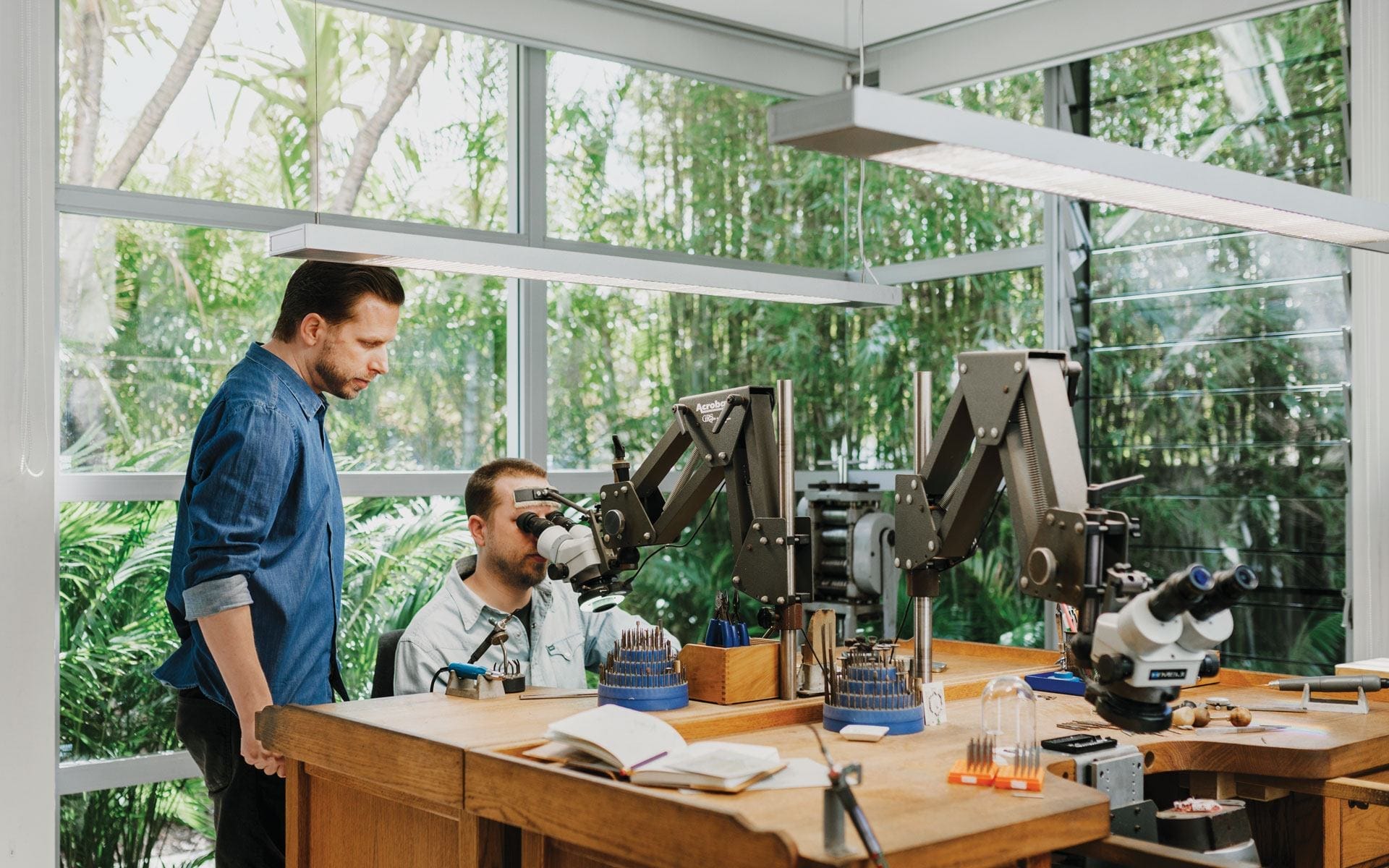 Amazing jewelry様 Meet the Twins Handcrafting Spectacular High Jewelry from an