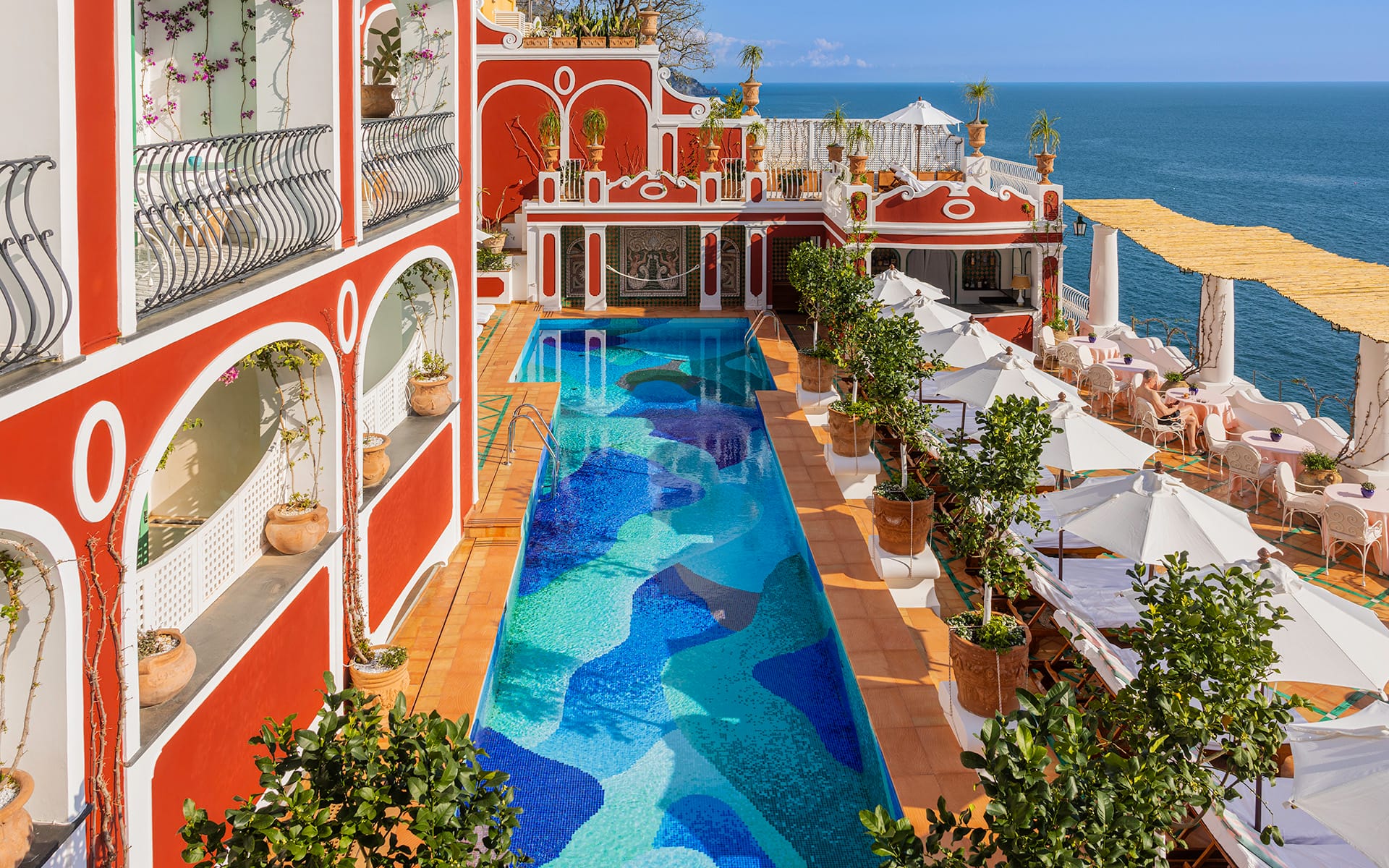 The pool at Le Sirenuse.