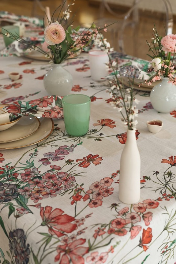 Cutting Garden tableware from Bertioli.