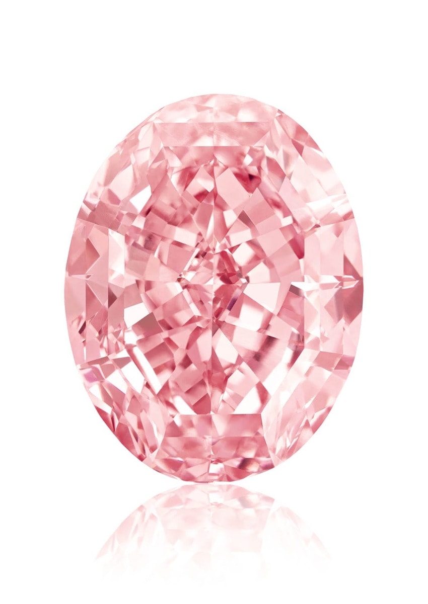 Round brilliant pink diamond with intricate facets and a reflective surface, showcasing its clarity and sparkling beauty.