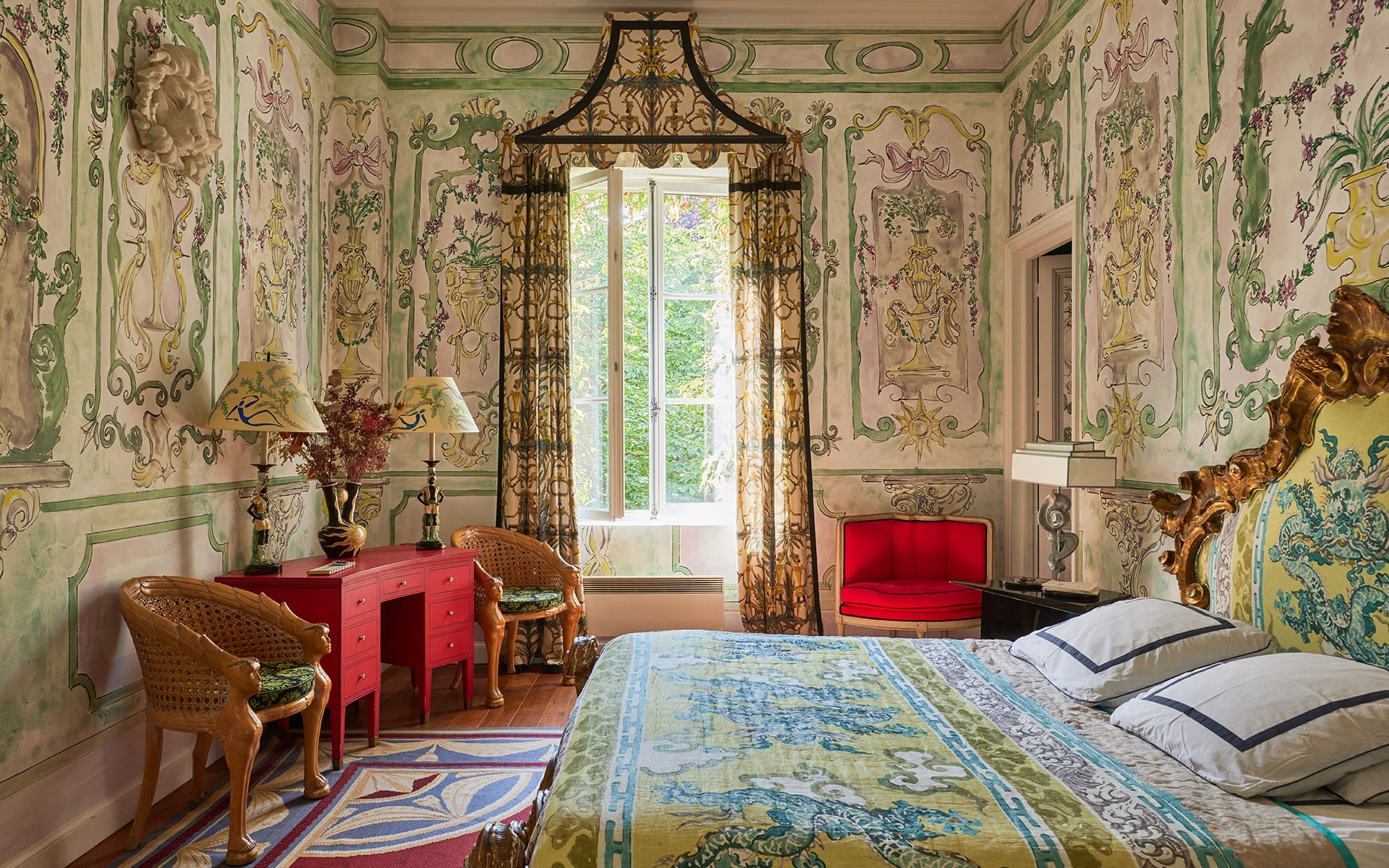 From the Artistic/Extravagant/Eclectic pages of Inside Paris.