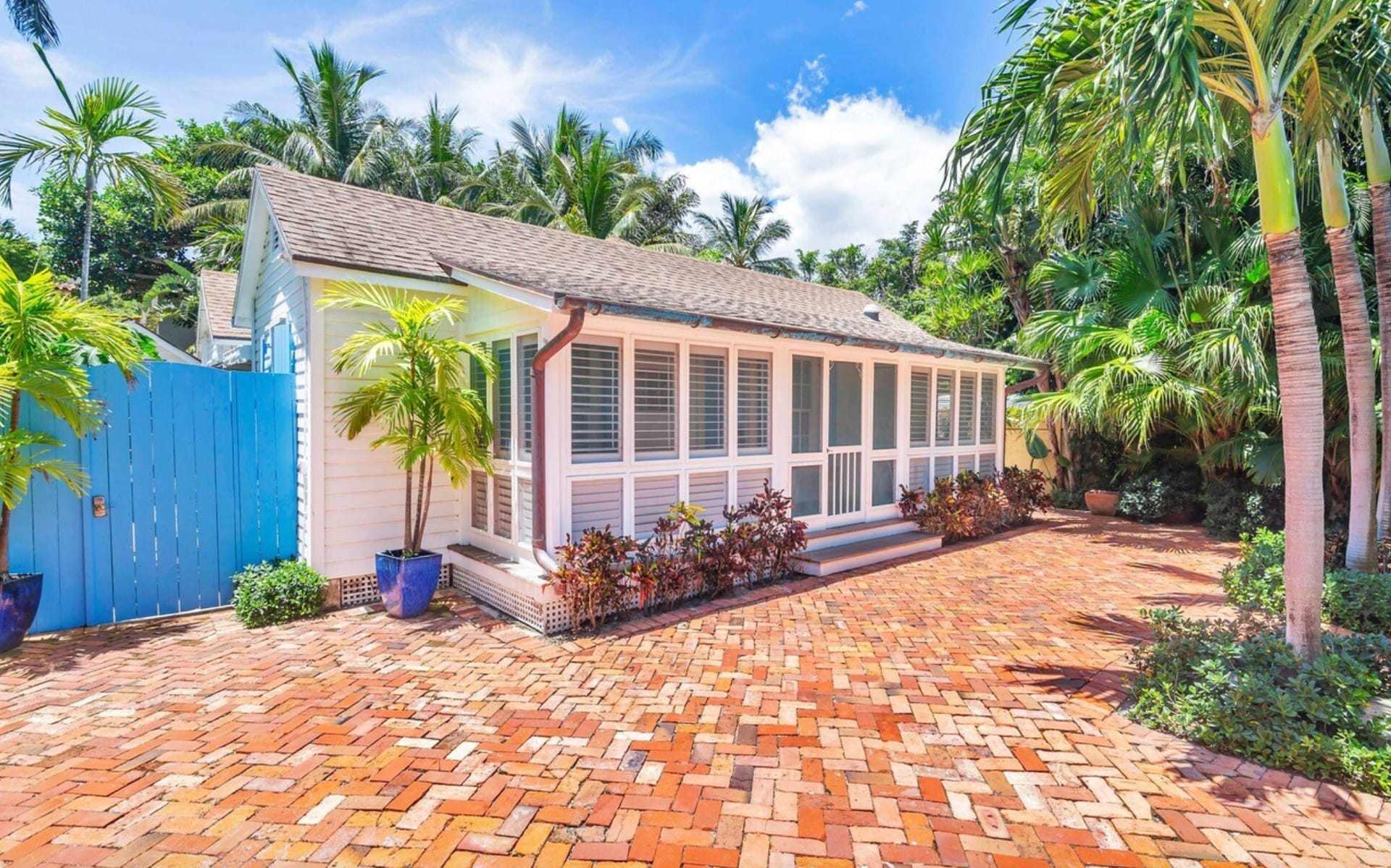 Jimmy Buffett's Palm Beach bungalow is on the market.