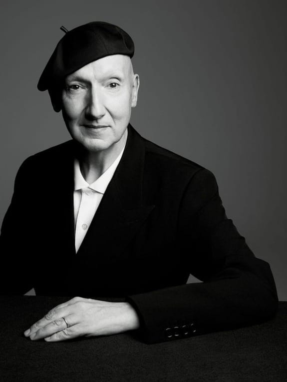 アート・デザイン・音楽 DIOR HATS Dior Hats From Christian Dior To Stephen Jones | The Impression