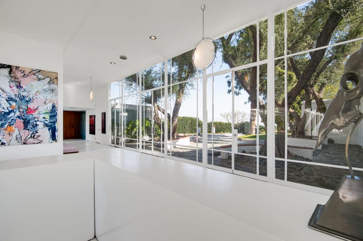 The world' visited Sinatra's Rancho Mirage compound, image size:1174x782