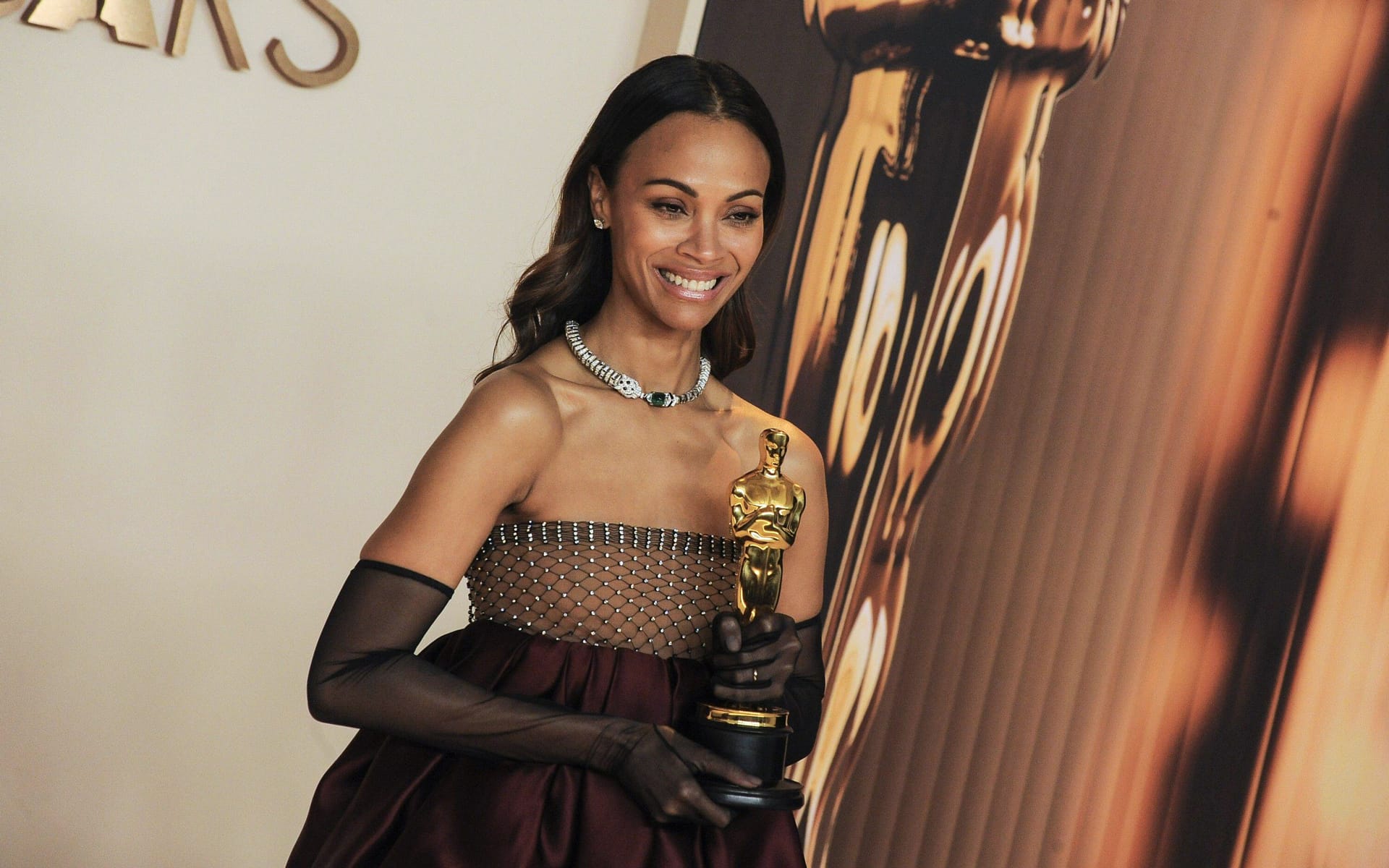 Zoe Saldaña with her Oscar in the press room for The 97th Academy Awards.