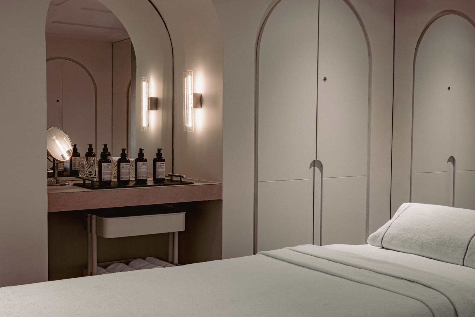 Hotel of the Week: This New Paris Hideaway Is One of the Sexiest ...