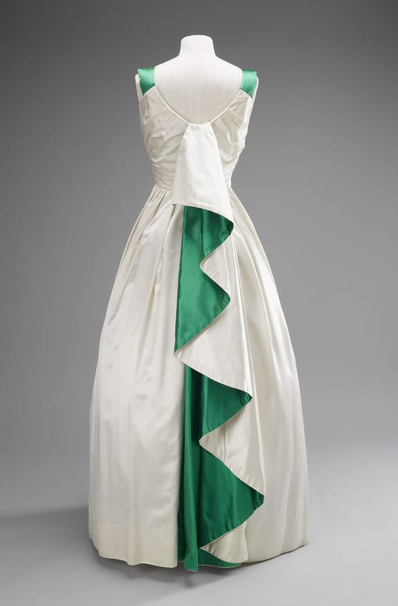 The Largest Exhibition of Queen Elizabeth II's Fashion to Be Displayed at Buckingham Palace - Galerie Magazine The Largest Exhibition of Queen Elizabeth II's Fashion to Be Displayed at Buckingham Palace - Galerie Magazine
