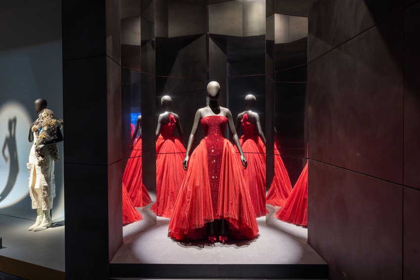 Schiaparelli: Fashion Becomes Art at the V&A Acknowledges Icon Schiaparelli: Fashion Becomes Art at the V&A Acknowledges Icon