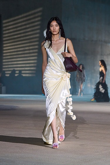 Dior Cruise 2027 and Ed Ruscha are a Match Made in Hollywood Heaven Dior Cruise 2027 and Ed Ruscha are a Match Made in Hollywood Heaven