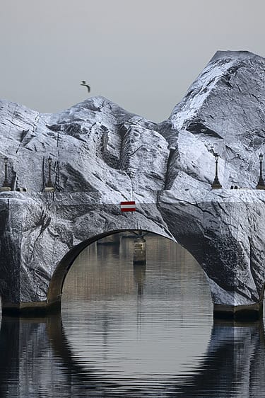 JR Transforms Pont-Neuf Bridge in Paris with an inflatable “Cave”